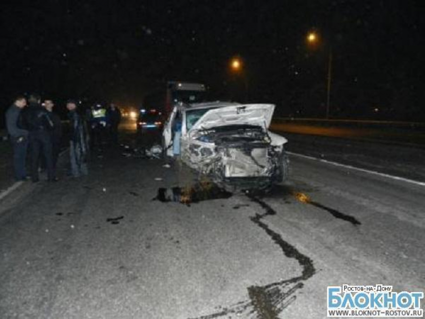 Под Ростовом Volkswagen протаранил ограждения дорожников: 1 погиб, 2 травмированы