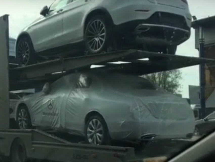Невероятное восхищение от запакованных Mercedes показал на видео «провинциал» из Ростова