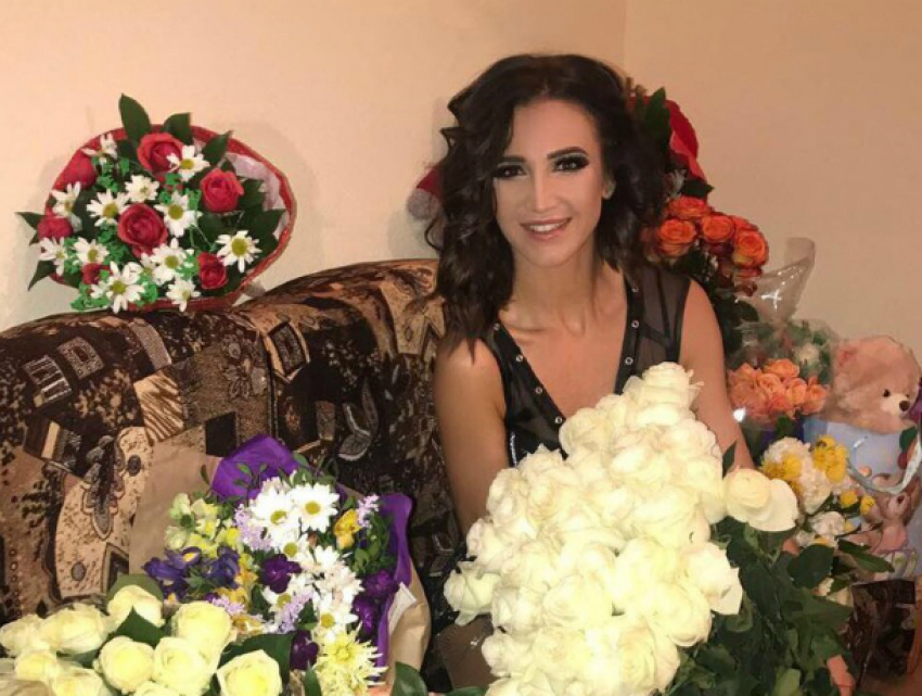 Ольгу Бузову в Ростове завалили дорогими цветами 