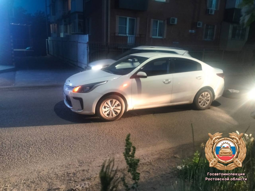 В Ростове переходившая дорогу школьница попала в аварию 