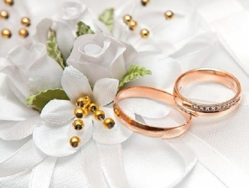 Вступать в брак молодые жители Ростовской области стали гораздо реже