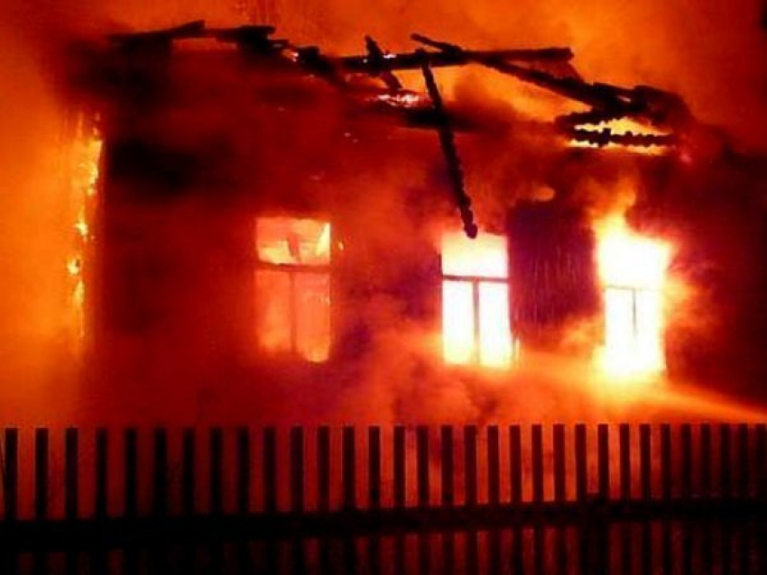 В Ростовской области в результате пожара погибли мать и ее 3-летняя дочь