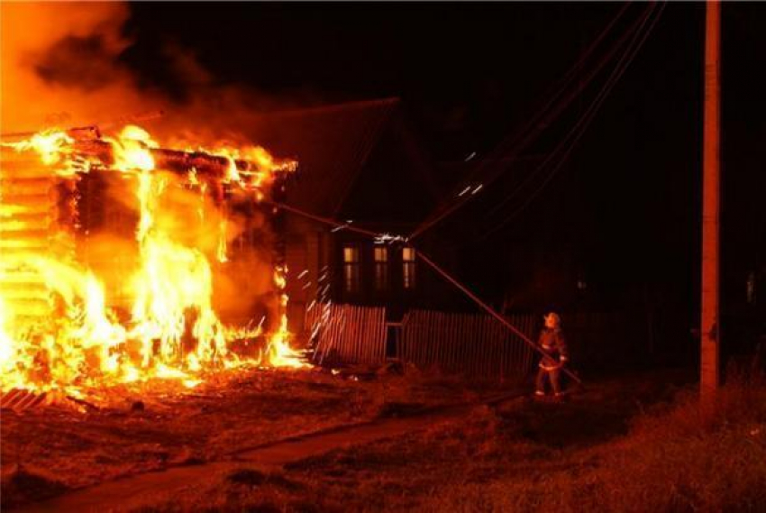 В Каменском районе двое мужчин погибли при пожаре в частном доме