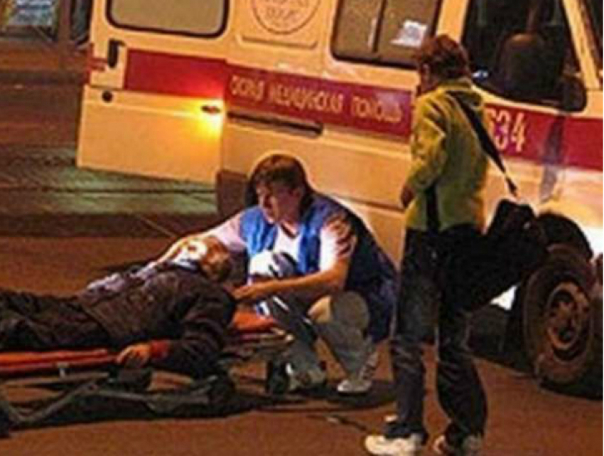 Перебегавший дорогу «на красный» мужчина попал под колеса иномарки в Ростове