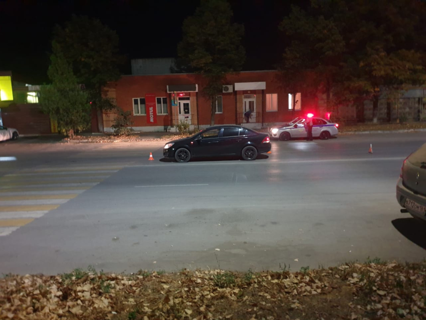 Женщина с ребенком на руках попала под машину в Новочеркасске