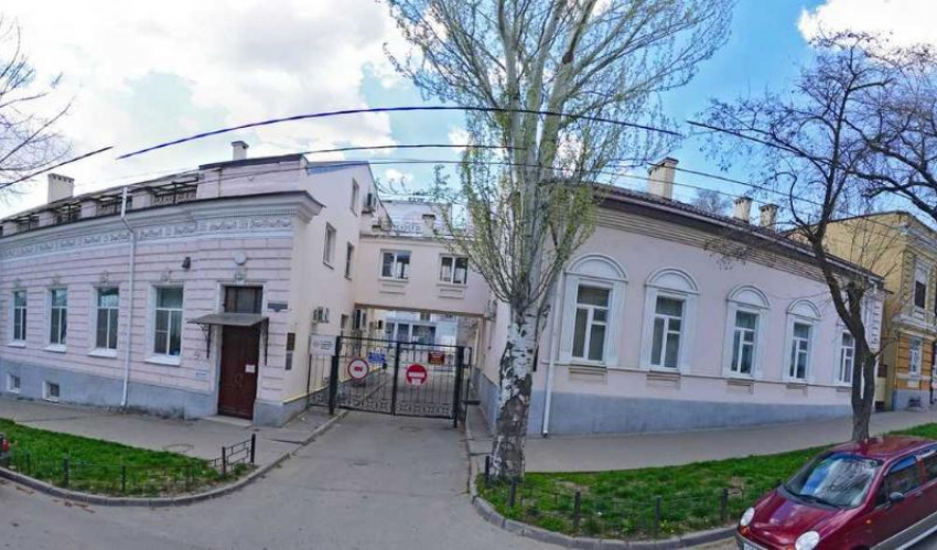 Заместитель главврача ростовского онкодиспансера получила четыре года колонии за взятки