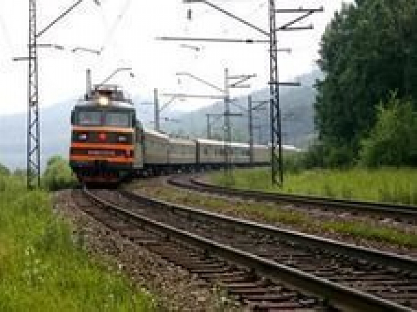 В Новочеркасске 86-летняя старушка кинулась под поезд 