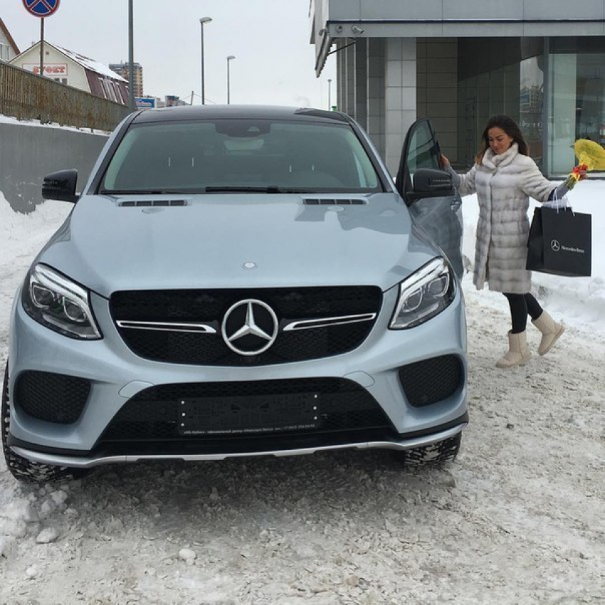 Футболист «Ростова» подарил жене «Mercedes GLE» на день рождения