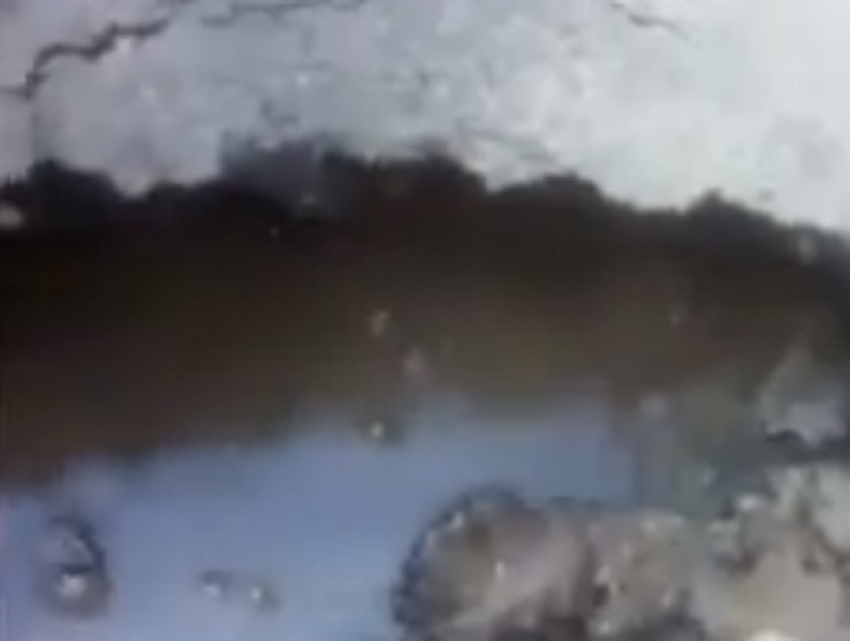 «Минеральные воды с газами» размыли проезжую часть в центре Ростова на видео