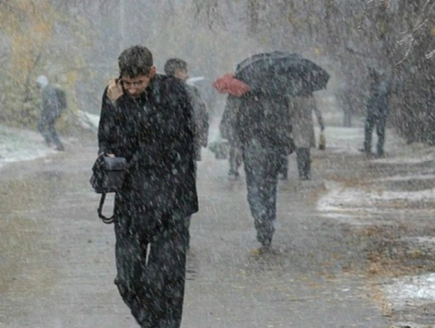 Ледяным дождем и снегом обдаст жителей Ростова в преддверии очередной рабочей недели