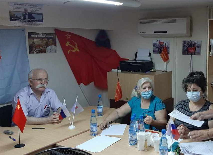 Скандального коммуниста Козаева в заксобрании Ростовской области заменила простая пенсионерка