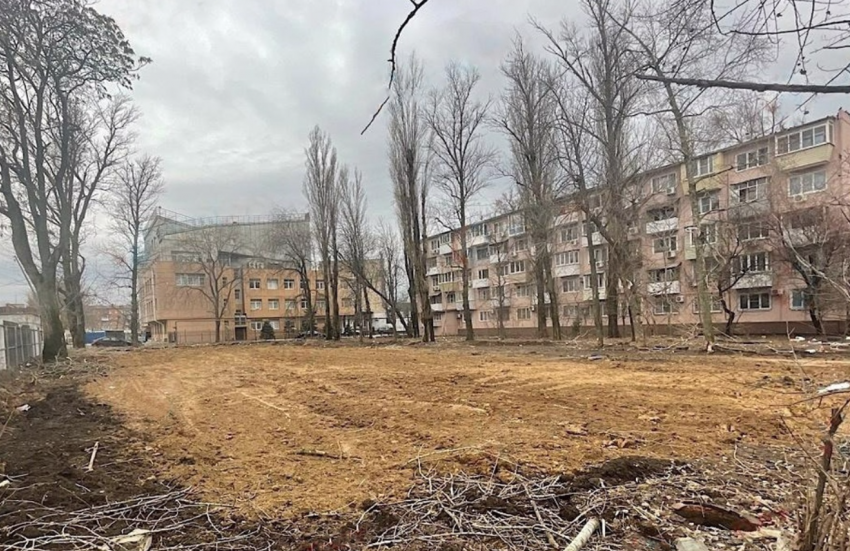 На месте снесенного дома на Кривошлыковском в Ростове остается пустырь