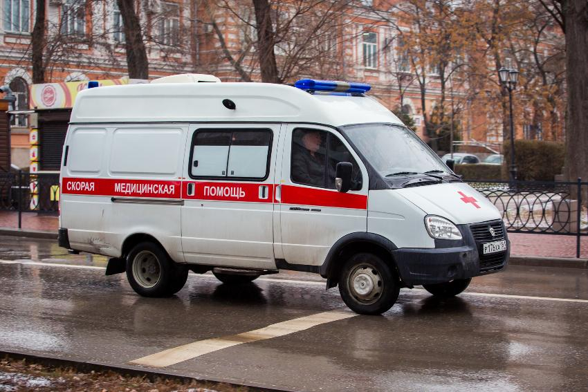 Опасный обгон закончился опрокидыванием автомобиля в Ростовской области
