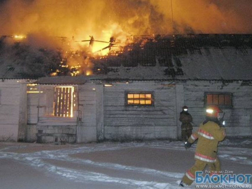В Ростовской области произошел пожар на свиноферме, сгорело 200 тонн сена   