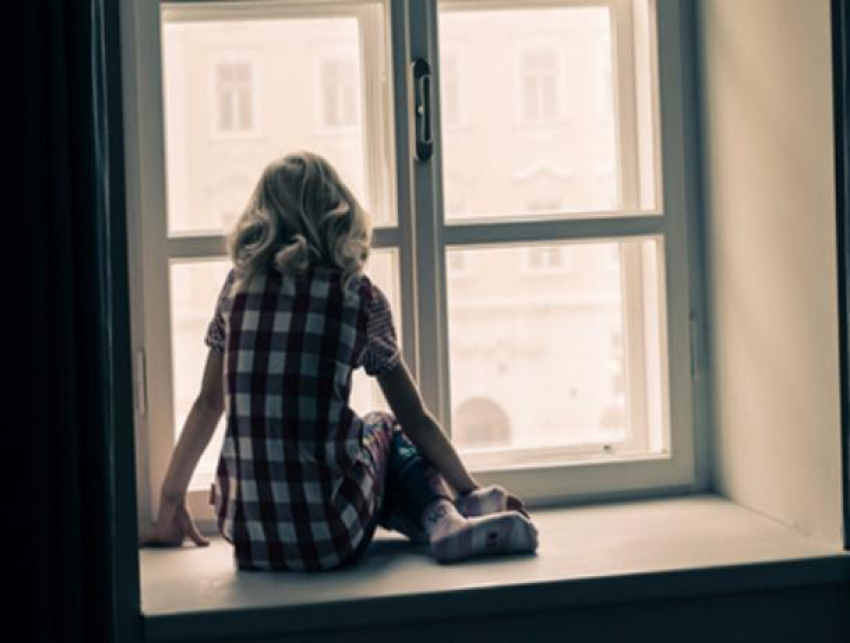 Девочка решила сбежать из больницы в Ростовской области к матери-лгунье и разбилась