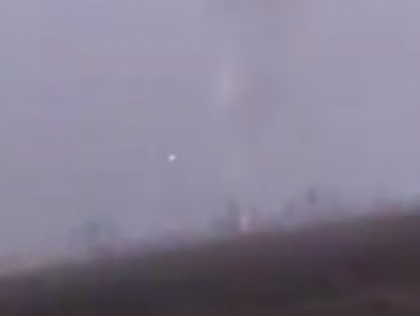 Страшный столб пламени у трассы в Ростовской области попал на видео