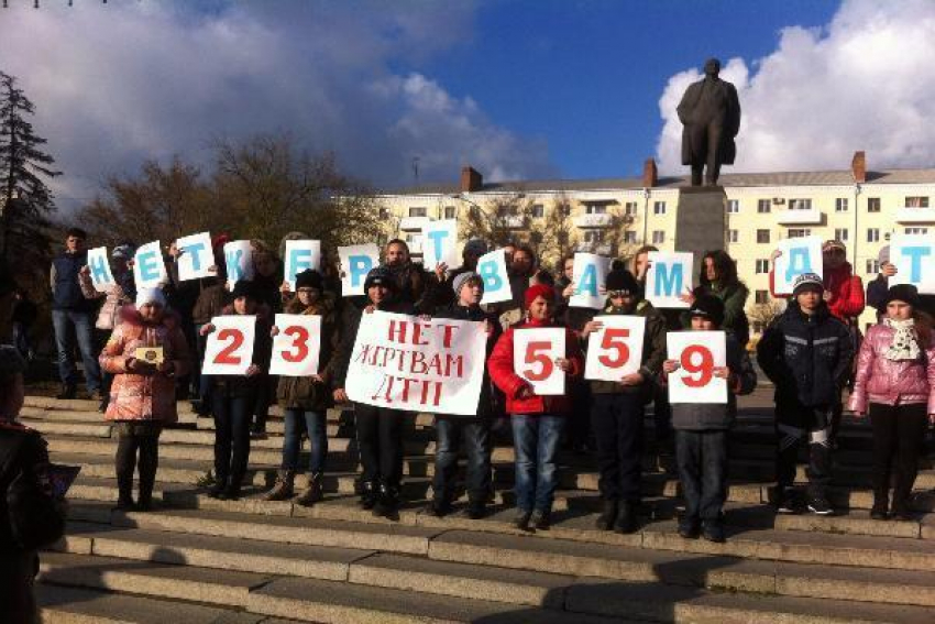 Ростовчане выстроились в цифру 559, именно столько людей погибло в автоавариях с начала года