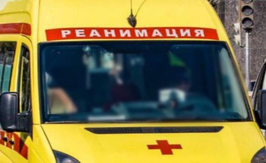 Сотрудник МЧС пострадал при тушении пожара после атаки в Новошахтинске