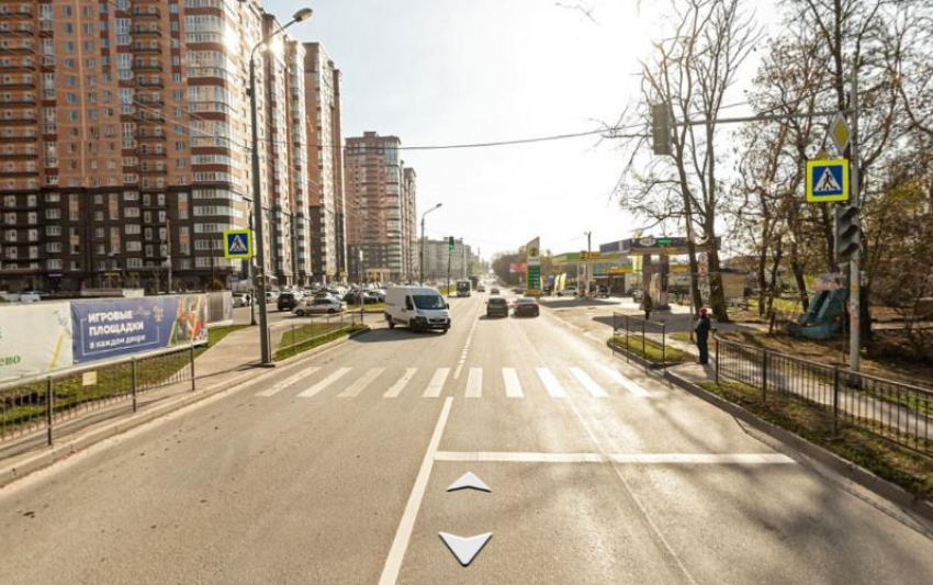 В Ростове иномарка сбила 13-летнюю девочку, переходившую дорогу на красный свет