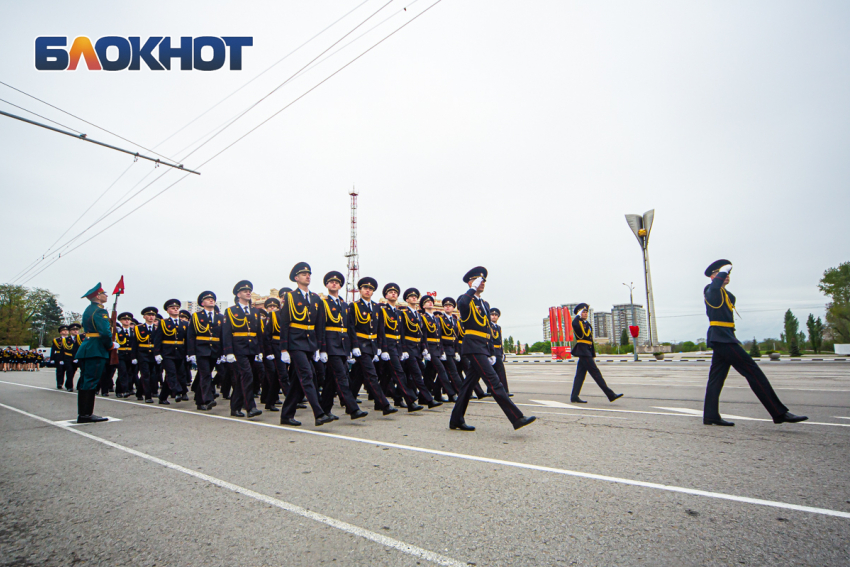 В Ростове до Дня Победы обновят тротуар на Театральной площади за 1,5 млн рублей