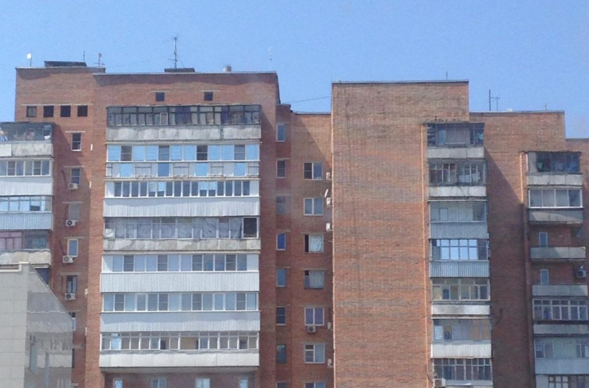 В Ростове спасатели спасли мужчину, который хотел сброситься с балкона 3 этажа