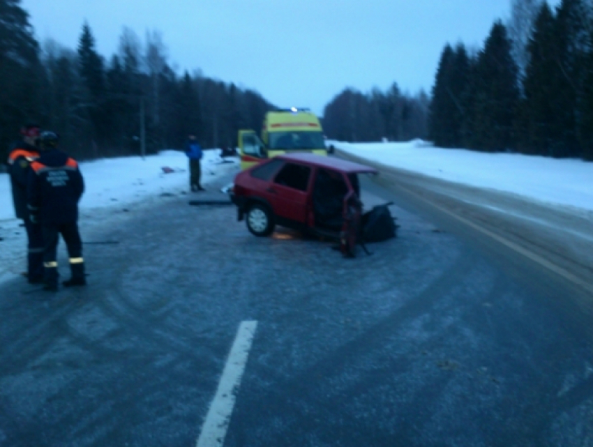 Два человека погибли, один пострадал в жуткой аварии на встречке в Ростовской области
