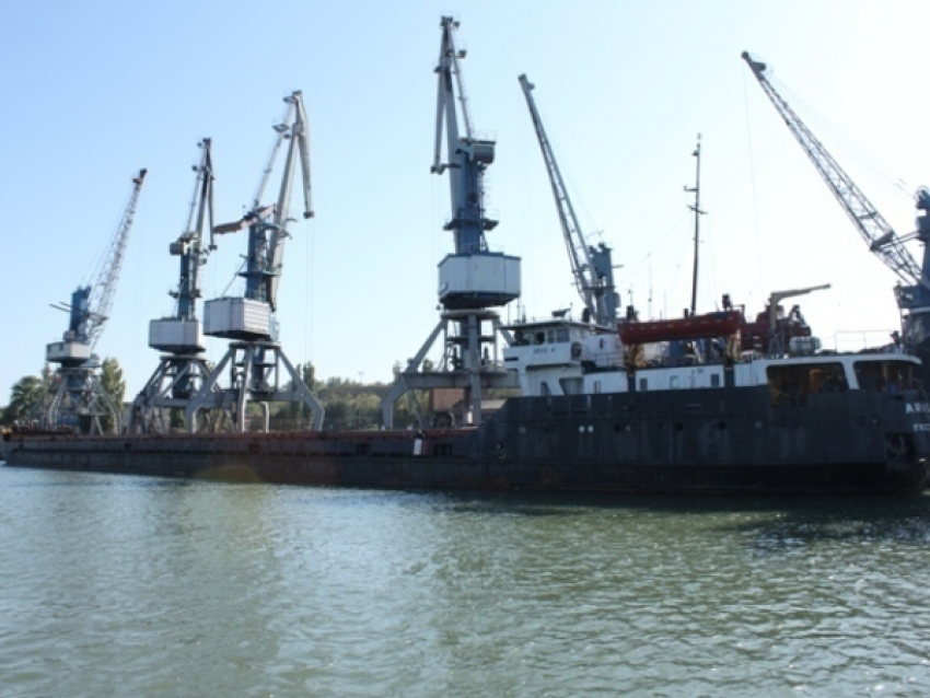 Турецкое судно пыталось ввезти в Ростовскую область 12 тонн контрабандного топлива