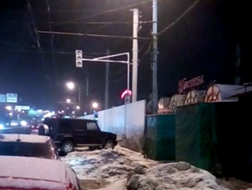 Сдвинуть неудобный светофор на прежнее место силой петиции желает блогер из Ростова