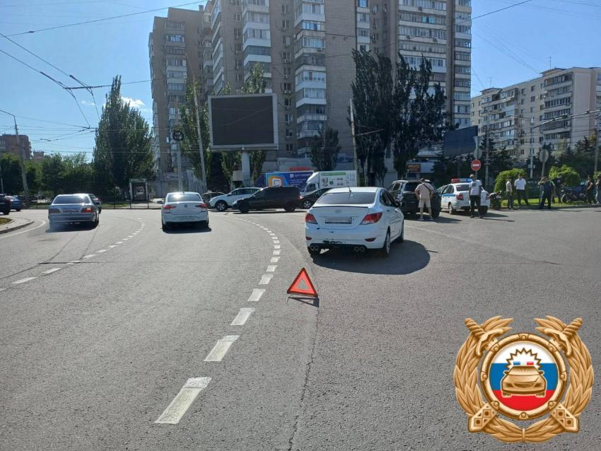 В Ростове произошло ДТП с участием автомобиля и мотоциклиста