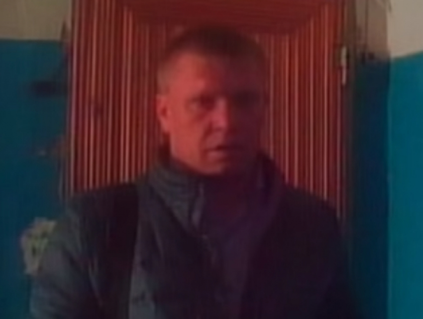 Орудующего по квартирам со своим чудо-прибором мошенника бдительные ростовчане сняли на видео