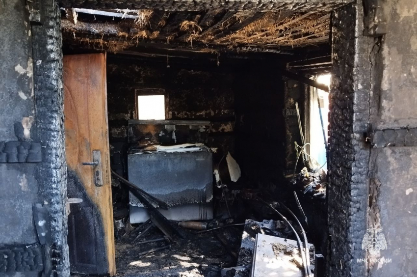 Пенсионерка наглоталась дыма и погибла после пожара в донском селе