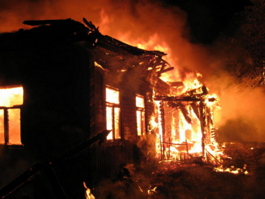 Мужчина заживо сгорел вместе со своей летней кухней в Ростовской области