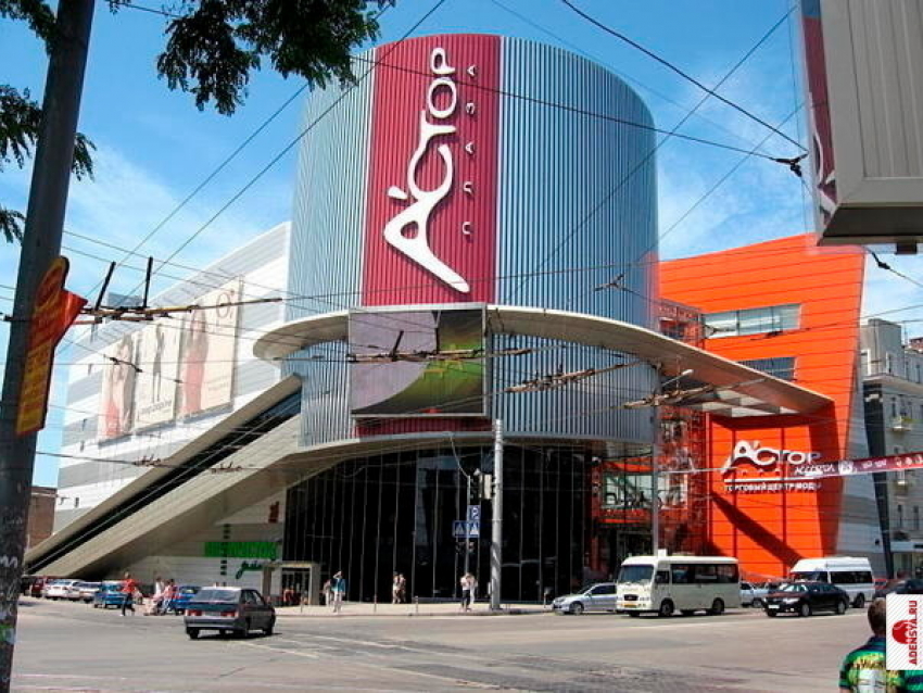 В Ростове торговый центр «Астор Плаза» эвакуировали из-за подозрительных коробок