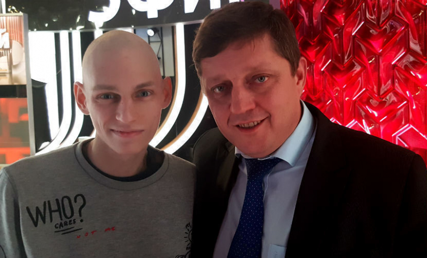 Депутат Госдумы Олег Пахолков спасает онкобольного юношу 