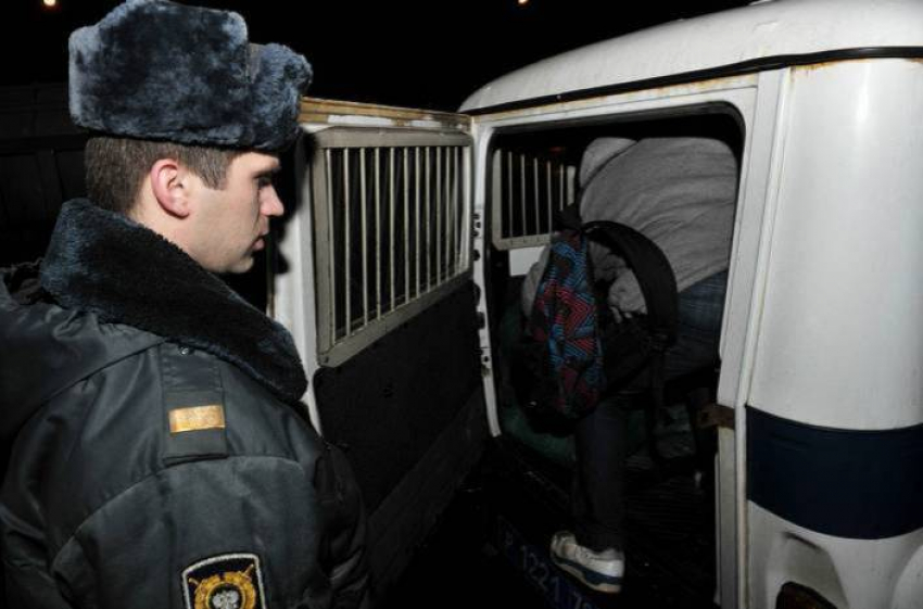  Таксист из Ростовской области  отбился от вооруженных грабителей, защищая машину 