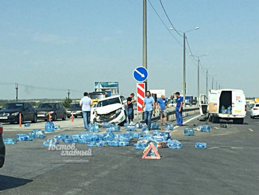 Тонны воды в жаркий денек вызвали пробку со стороны Чалтыря под Ростовом