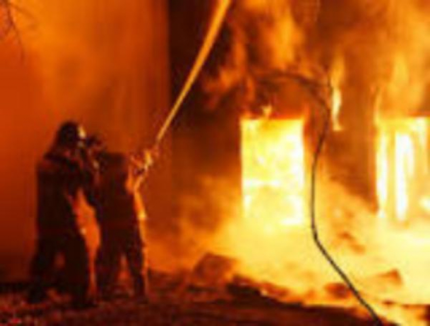 Крупный пожар ликвидировали в Мясниковском районе