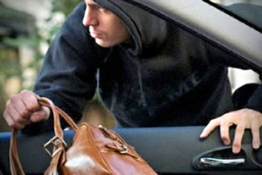У ростовского студента из «Порше Кайена» украли около 7 млн. рублей 