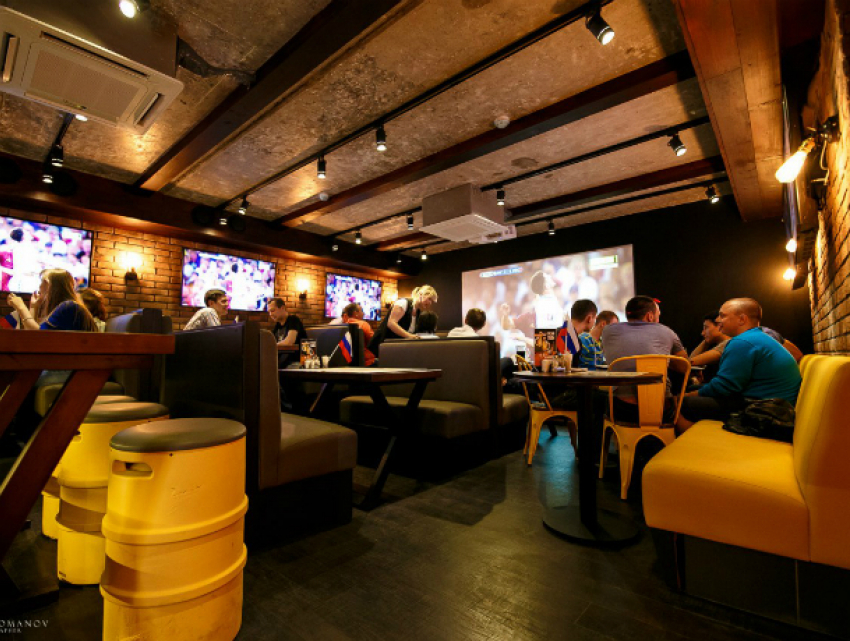 Спортивные матчи и любимые кинофильмы на большом экране и отменная еда заждались ростовчан в городском кафе-баре