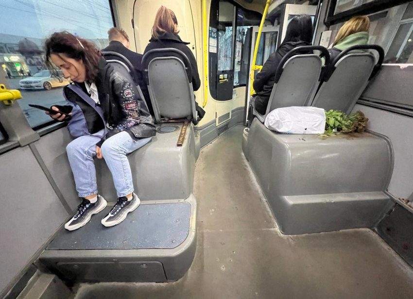 В автобусах Ростова-на-Дону стали пропадать сидения