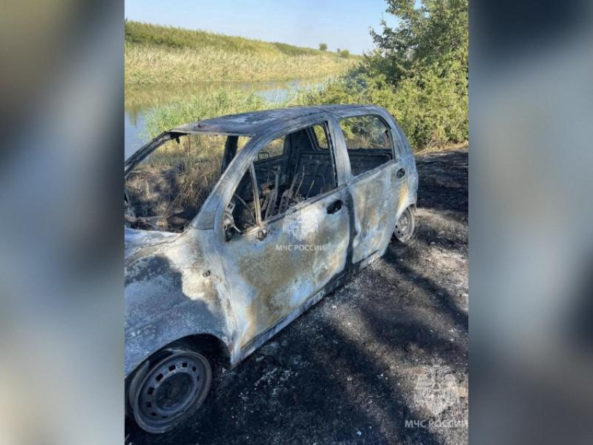 Рыбалка в Ростовской области закончилась пожаром и сгоревшим автомобилем