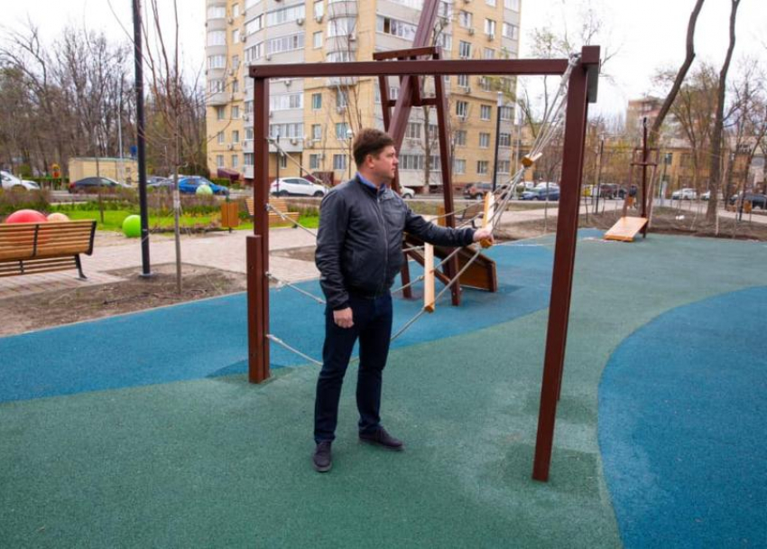 «Работа депутата-невидимки»: Дмитрий Бондарь назвал главным достижением реконструкцию парка, где ни разу не появлялся