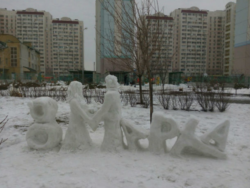 Волшебное поздравление к 8 марта от снежного скульптора умилило жителей Ростова