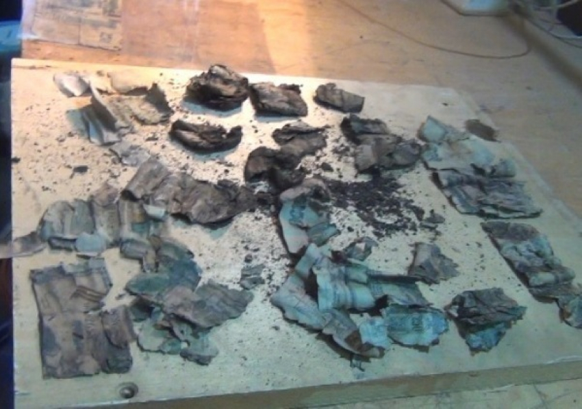 В Азове археологи нашли клад, закопанный почти 100 лет назад. Видео