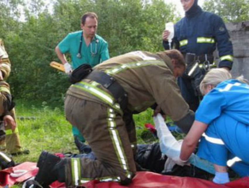 У спасателя случился инсульт во время тушения пожара в Ростовской области
