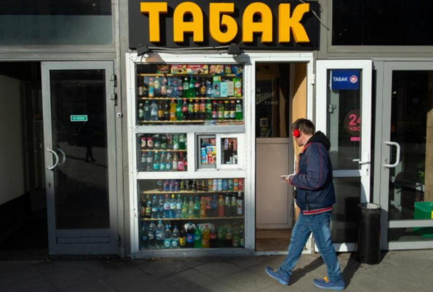 Ростовские таможенники рассказали, почему нельзя победить ларьки с нелегальным табаком