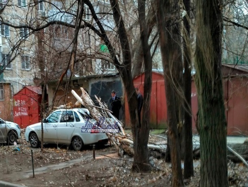 Уничтоженная «Лада Приора» на Ворошиловском проспекте стала поводом для шуток ростовчан