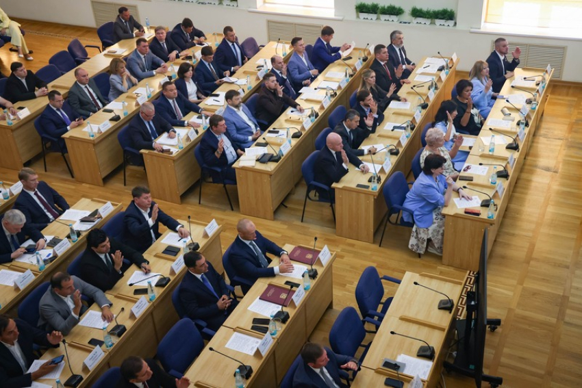 Подготовка к выборам, ремонт дорог и развитие спорта: что обсуждали на заседании ростовской гордумы