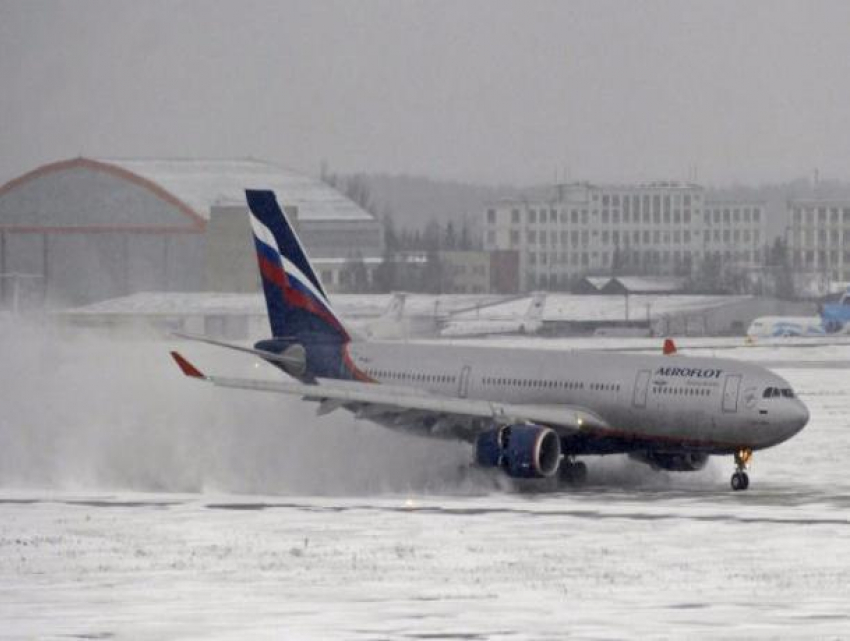 Самолеты из Москвы в Ростов из-за ударов стихии переправили на запасные аэродромы