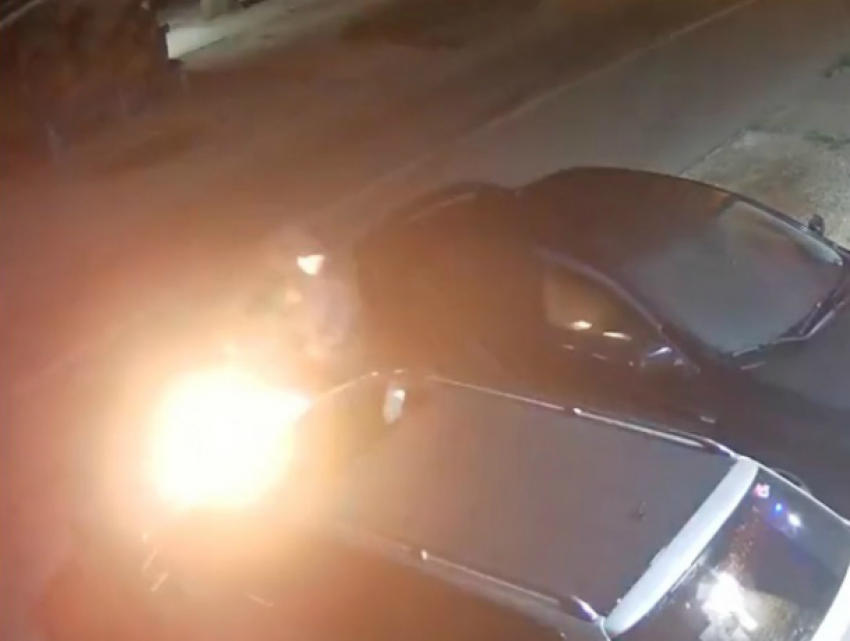 Озлобленный ростовчанин спалил машину конкурента на видео